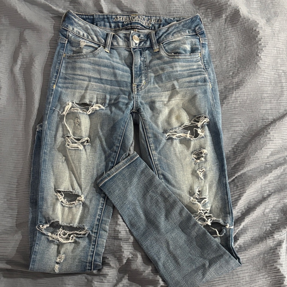 American Eagle Outfitters Women's Light Blue Ripped Skinny Jeans